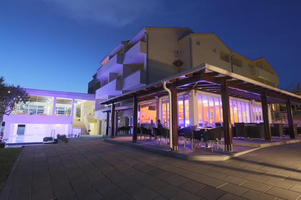 Hotel Vila 4M Ražanac Dış mekan fotoğraf