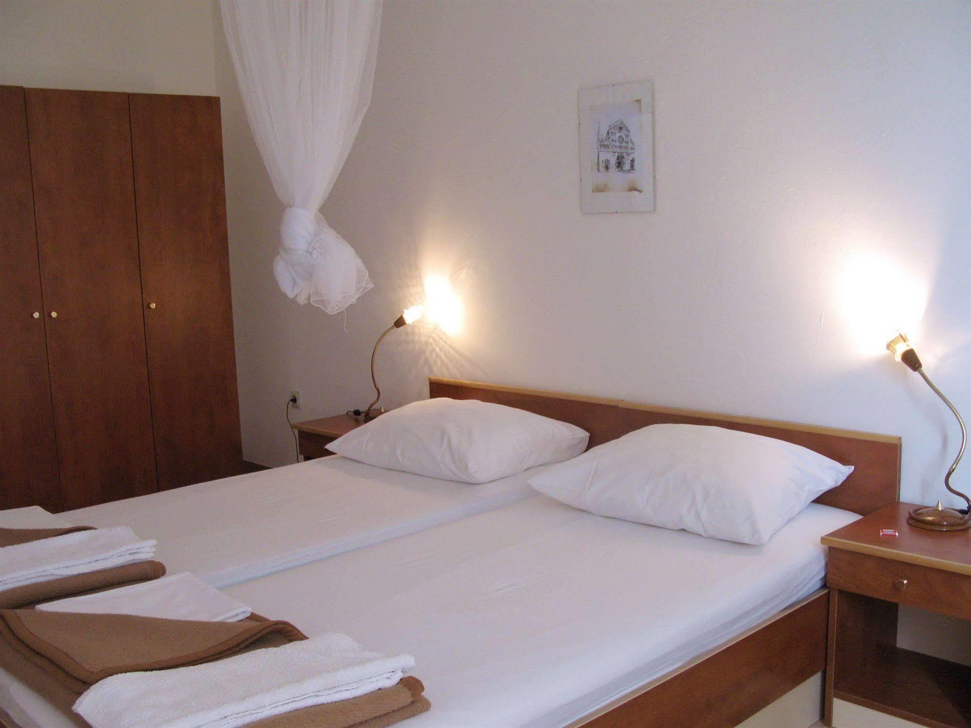 Hotel Vila 4M Ražanac Dış mekan fotoğraf