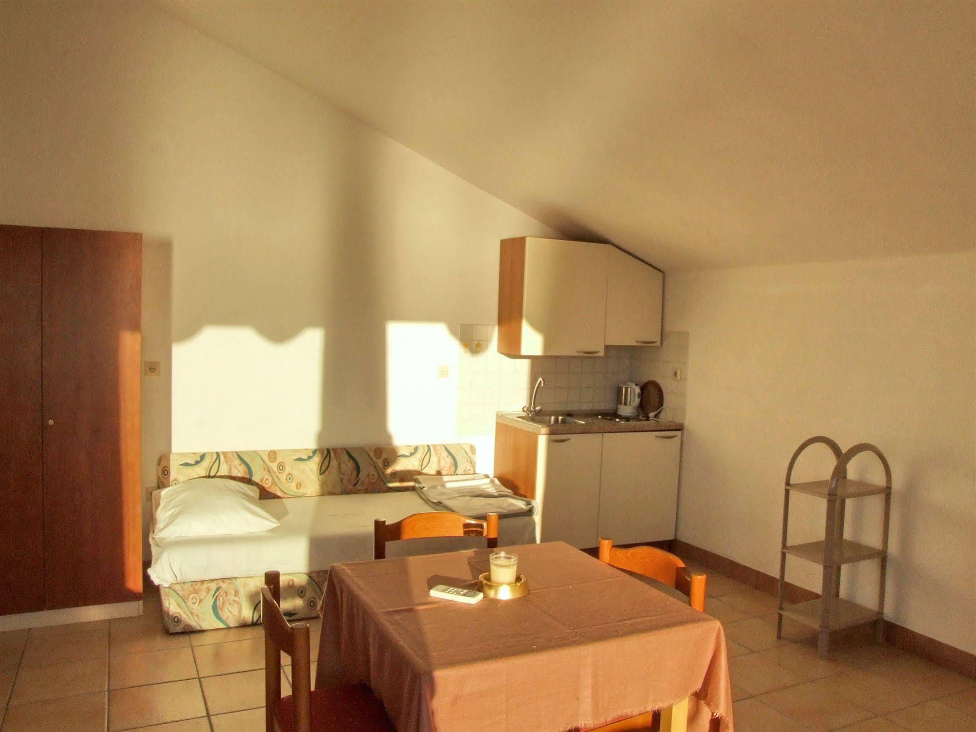 Hotel Vila 4M Ražanac Dış mekan fotoğraf